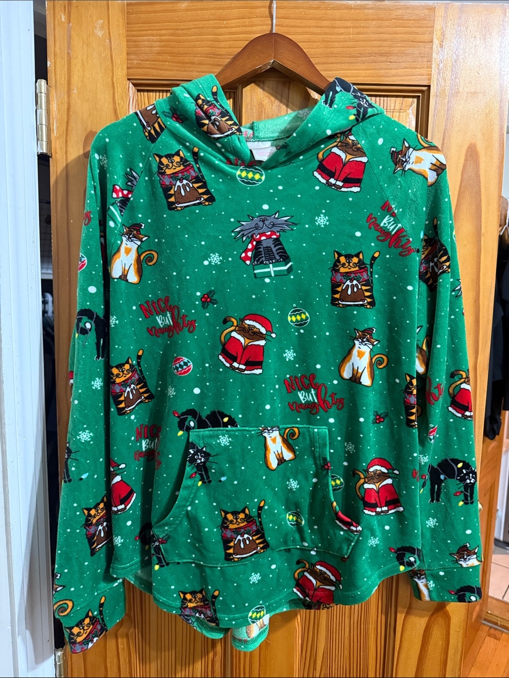 No Boundaries Green Holiday Cat Print Hooded Pajama Top